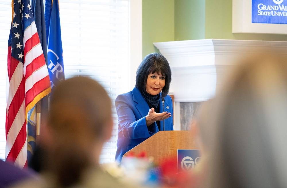 GVSU President Philomena Mantella thanking veterans at the GVSU Veterans Breakfast.